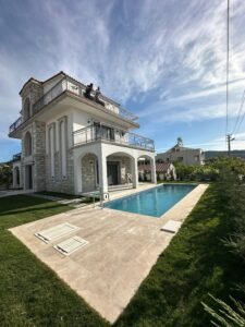 İÇMELER'DE DENİZE 500 METRE MÜSTAKİL VİLLA