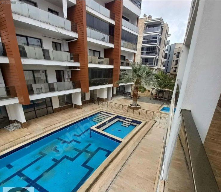 Wohnung mit Pool in Zentrumsnähe von Kuşadası zu verkaufen